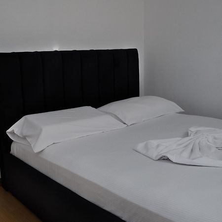 Albjona Guesthouse 地拉那 外观 照片