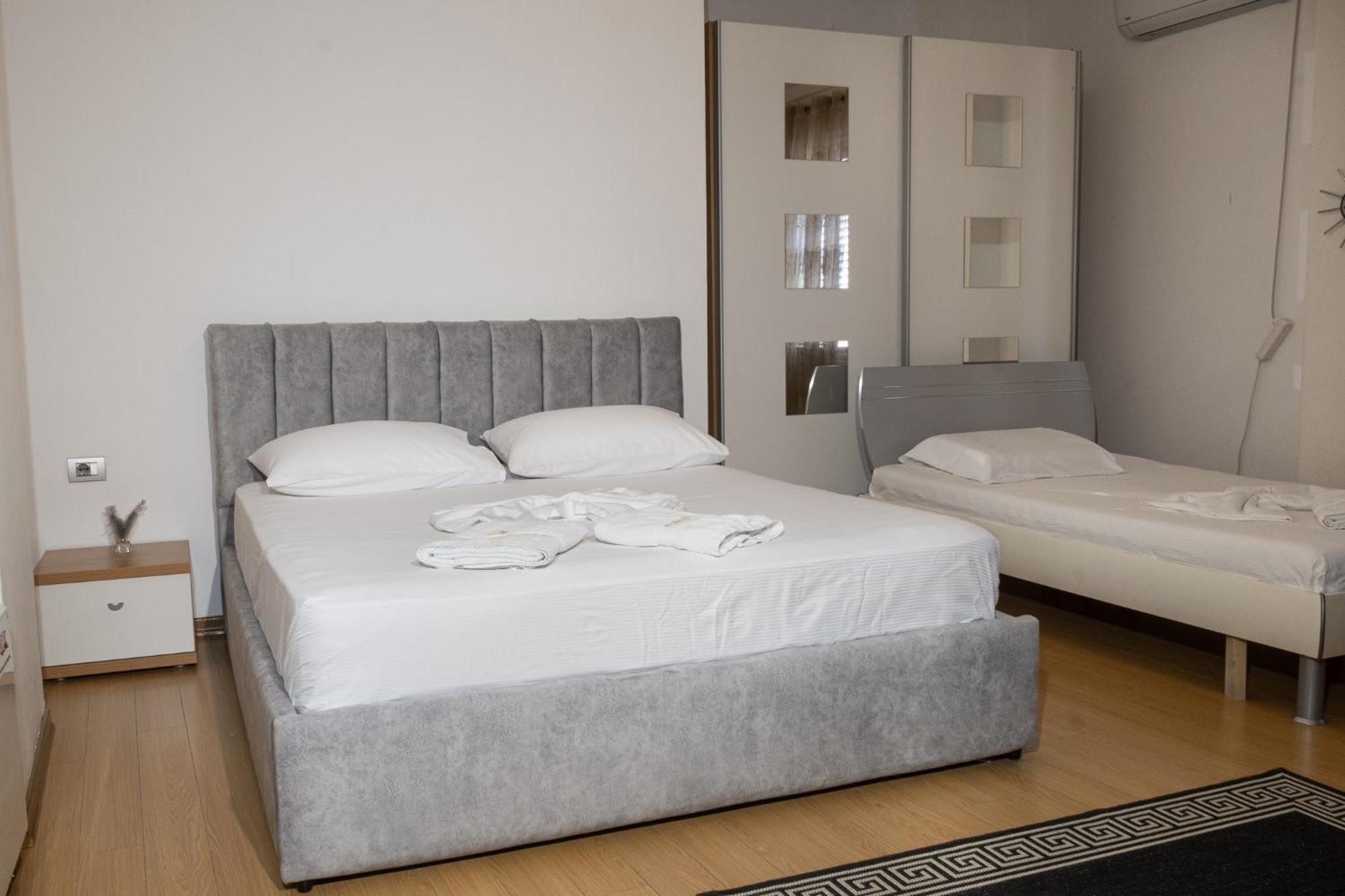 Albjona Guesthouse 地拉那 外观 照片