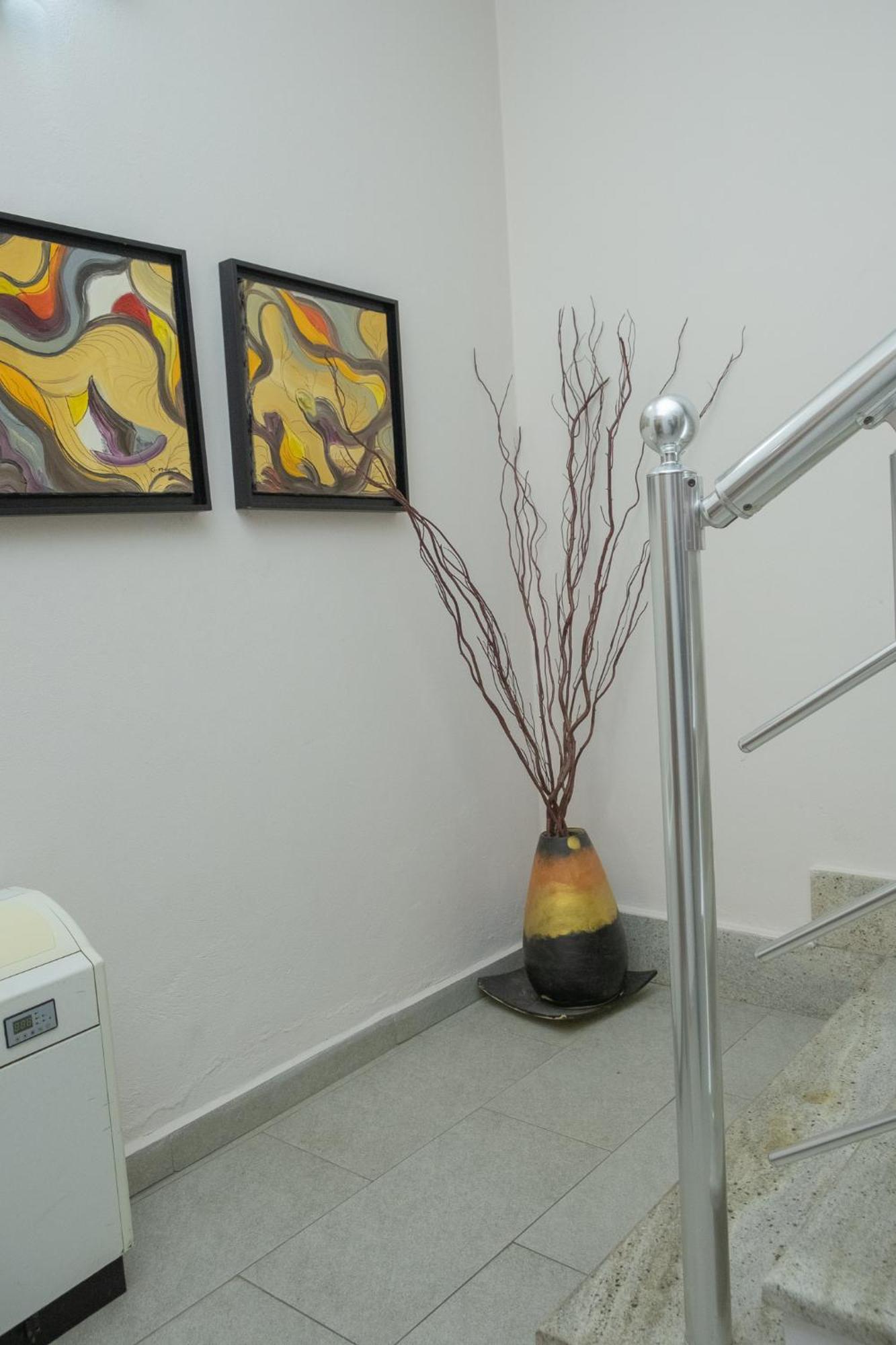 Albjona Guesthouse 地拉那 外观 照片