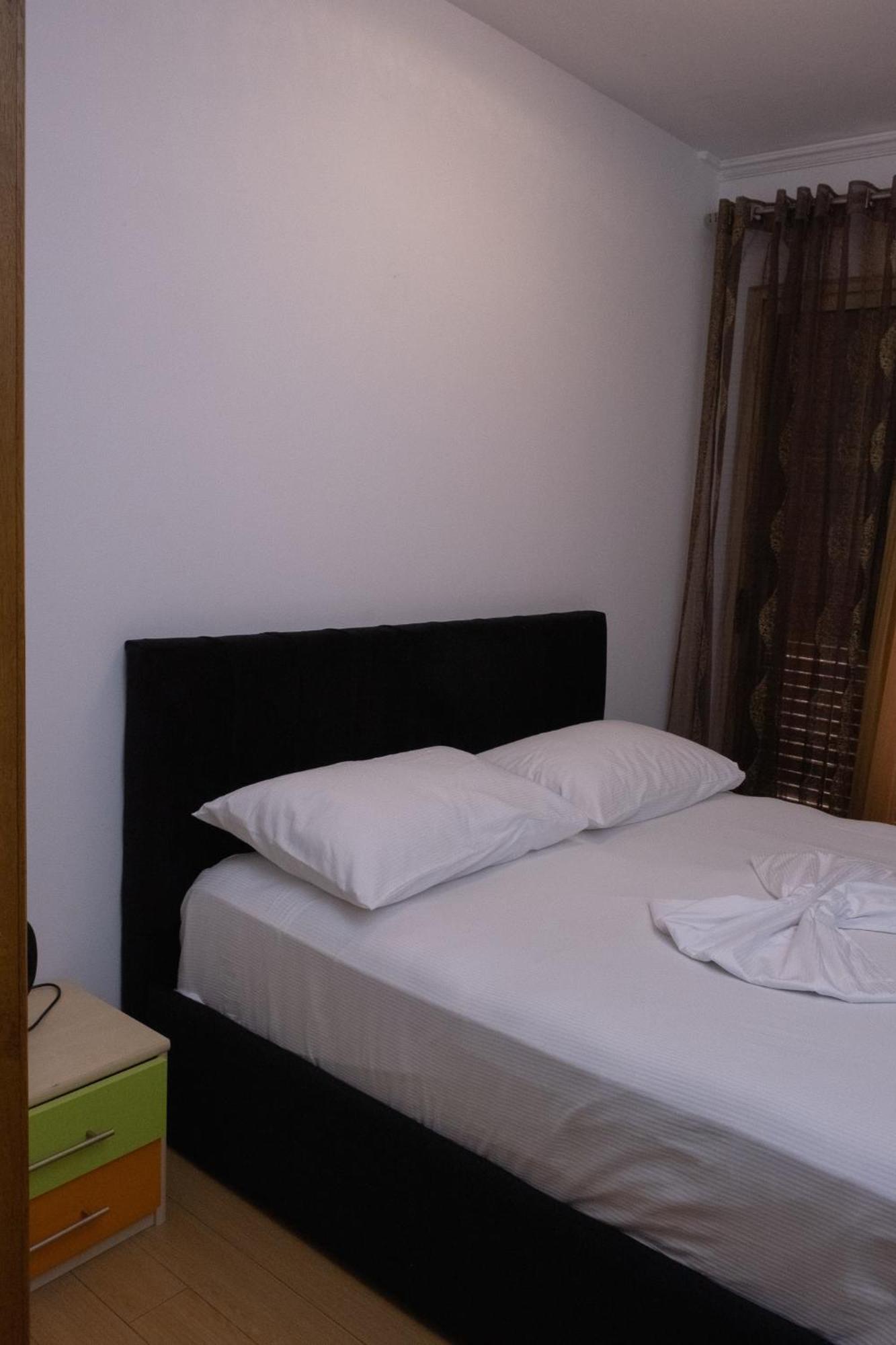 Albjona Guesthouse 地拉那 外观 照片