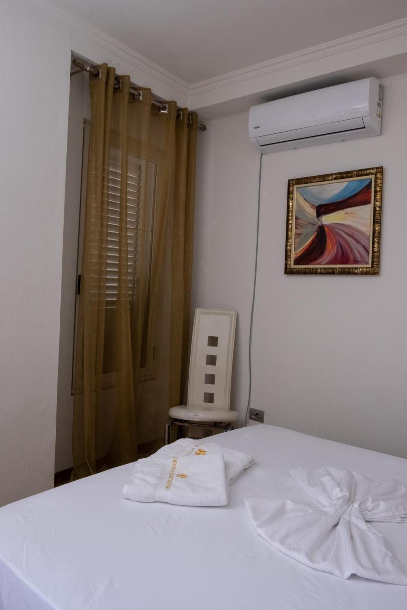 Albjona Guesthouse 地拉那 外观 照片