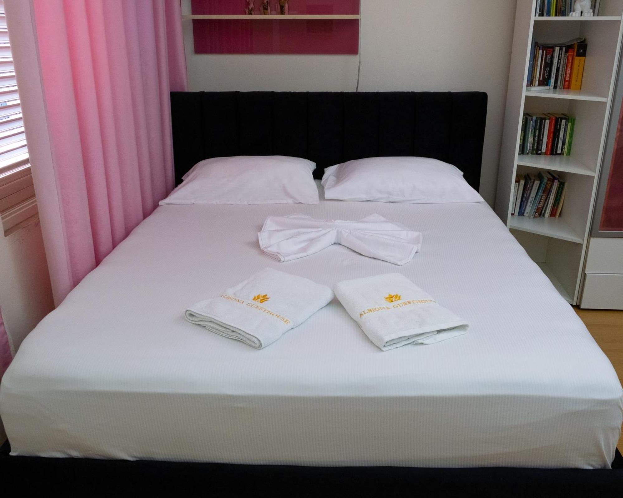Albjona Guesthouse 地拉那 外观 照片