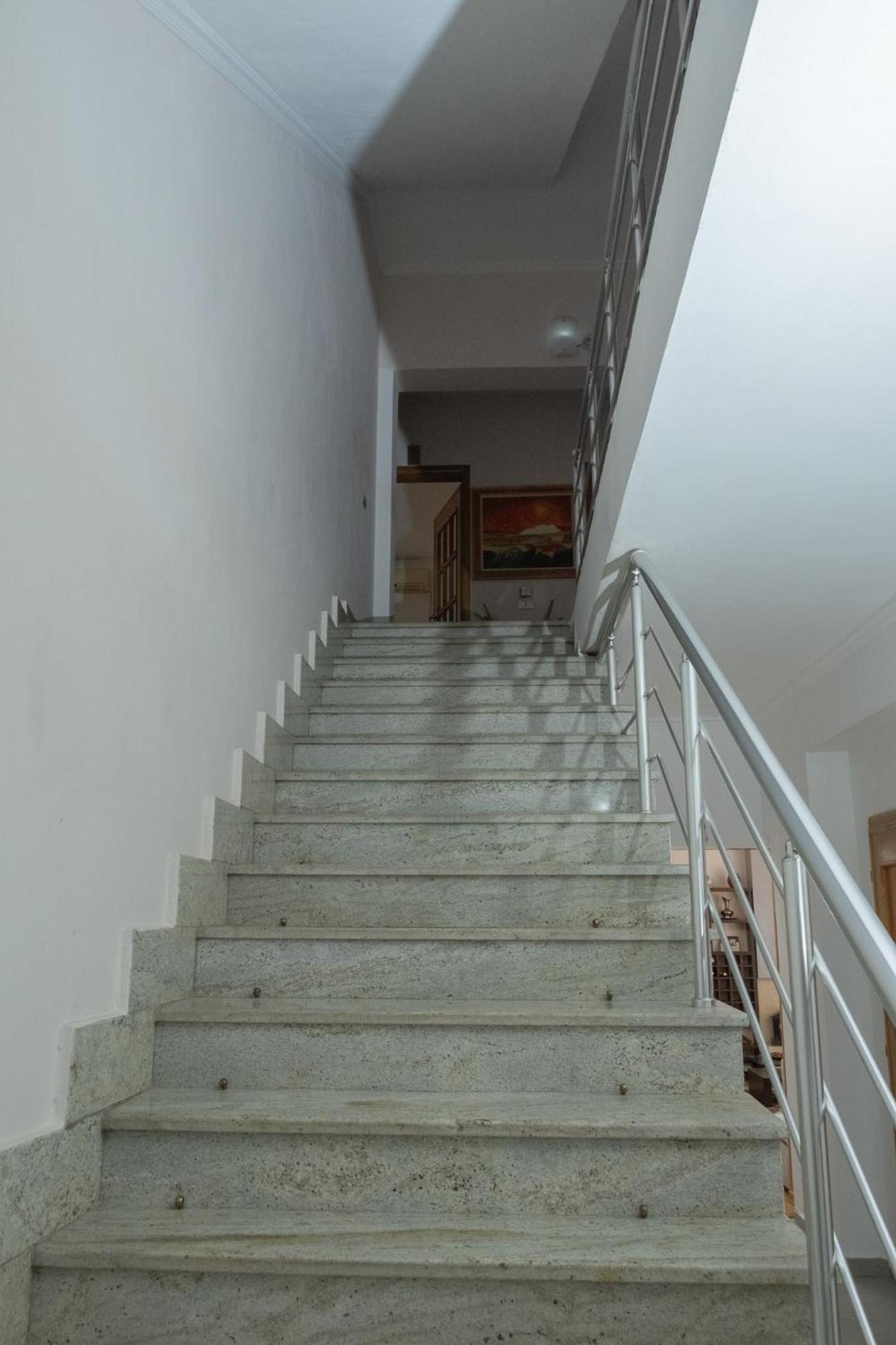 Albjona Guesthouse 地拉那 外观 照片