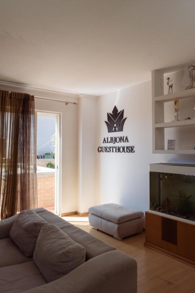 Albjona Guesthouse 地拉那 外观 照片